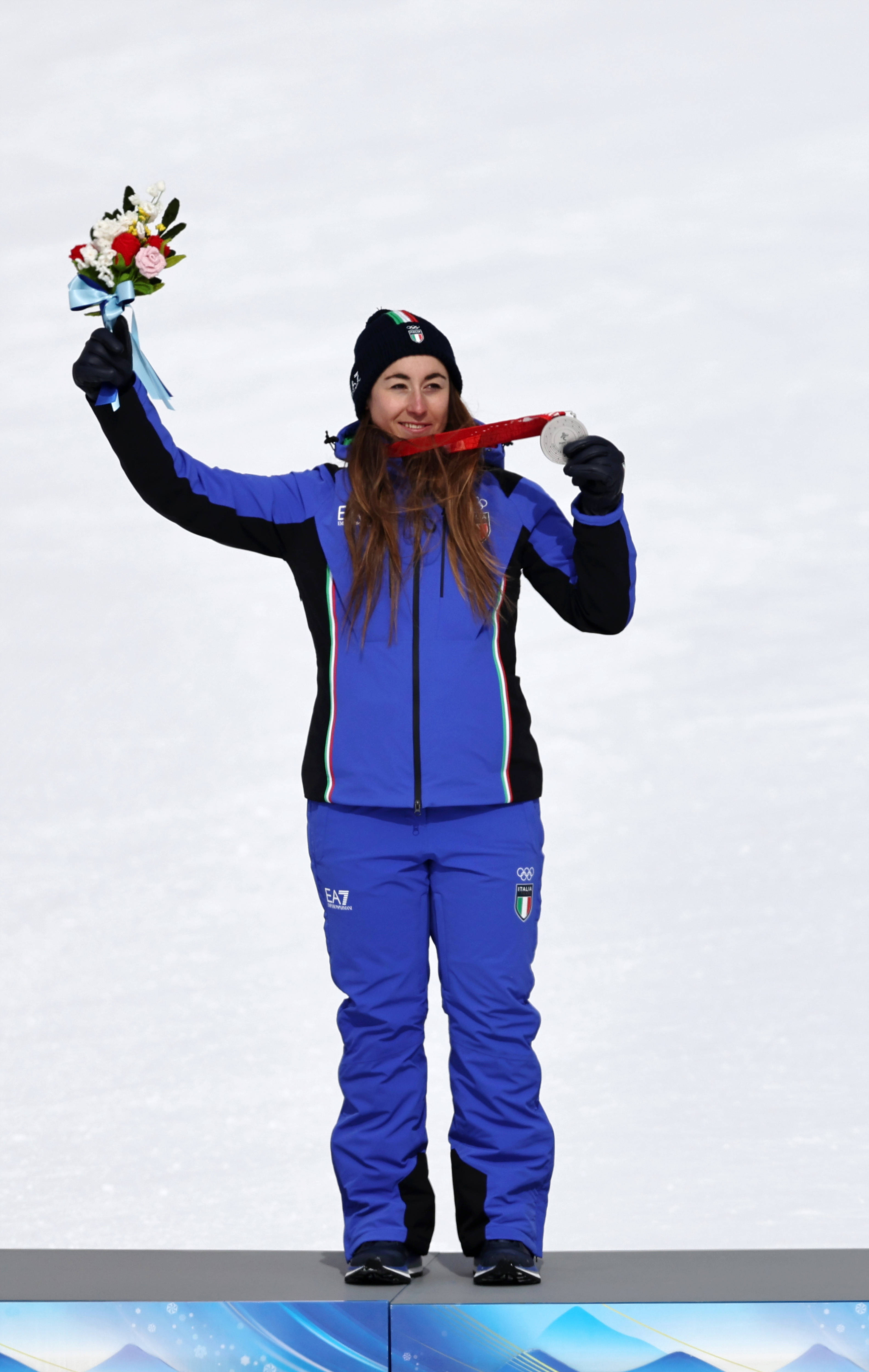 包含瑞士运动员喜获自由式滑雪U型场地女子冠军的词条