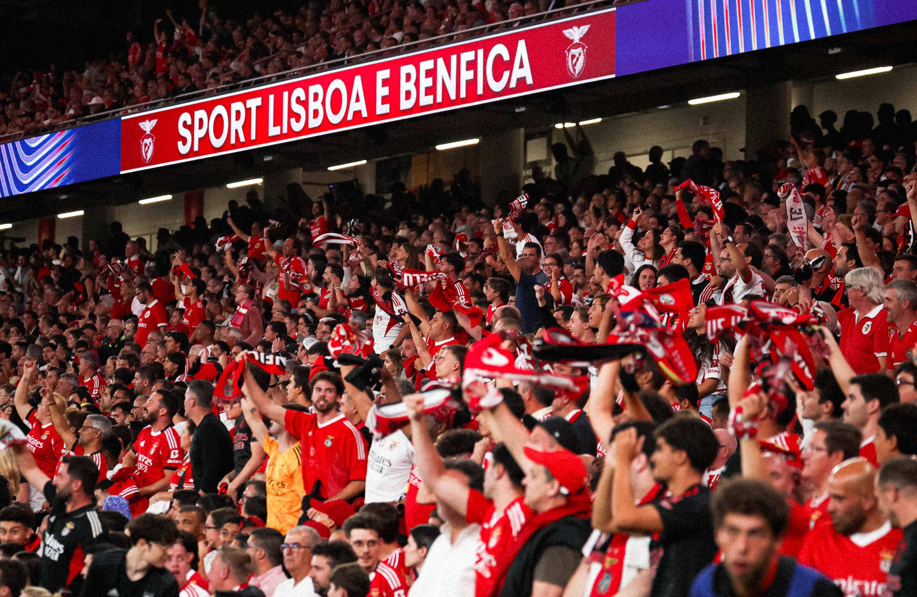 阿贾克斯主场取胜,晋级显然 阿贾克斯主场取胜,晋级显然