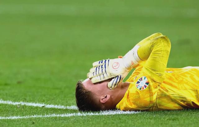 荷兰球队以惊人表现晋级半决赛 荷兰球队以惊人表现晋级半决赛