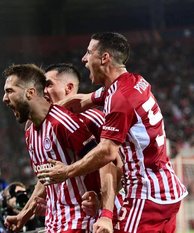 包含德甲冠军一路高歌猛进,实力无可匹敌的词条 包含德甲冠军一路高歌猛进,实力无可匹敌的词条