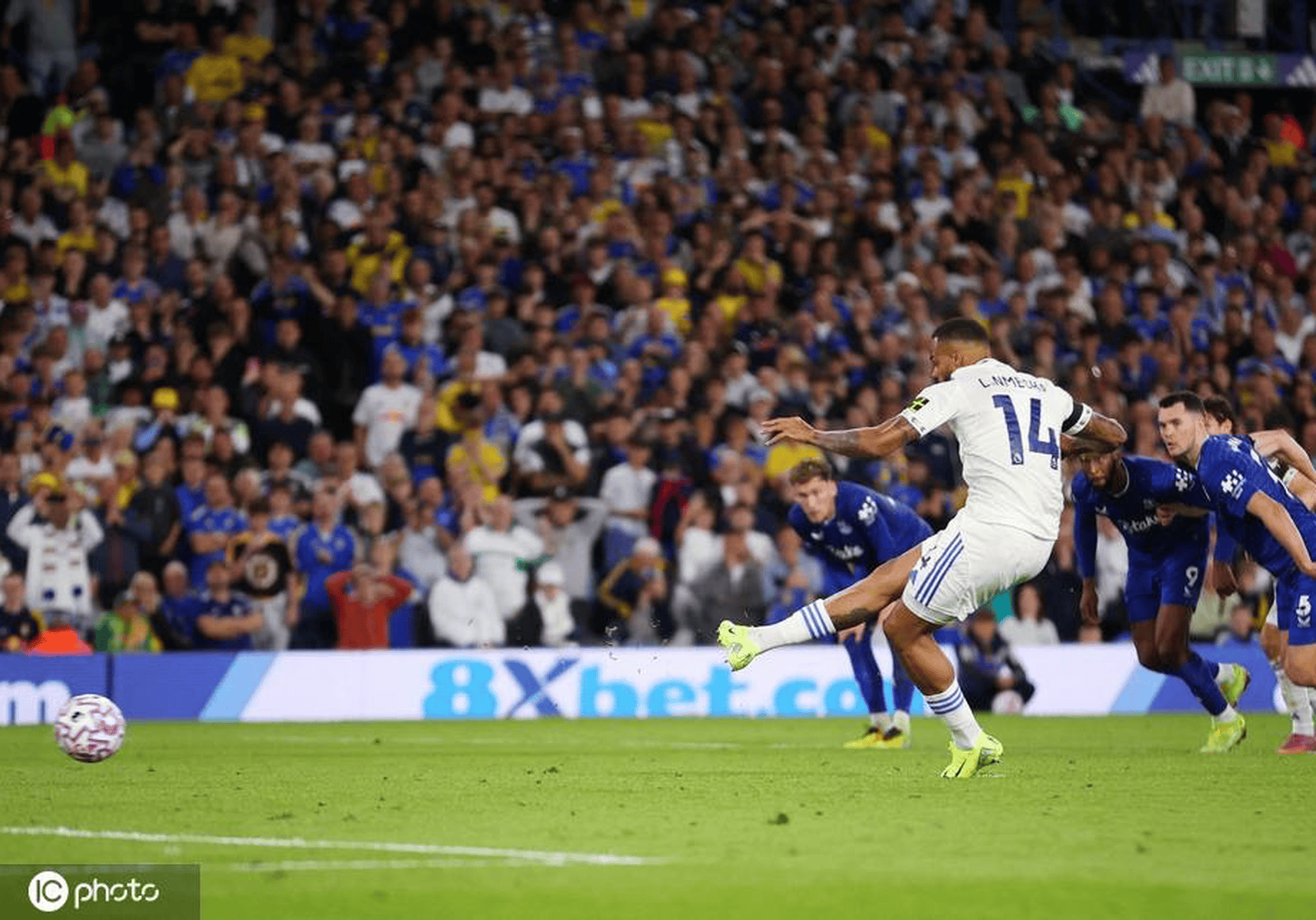 利兹联客场一波三折,英冠榜首之争陷入僵局的简单介绍 利兹联客场一波三折,英冠榜首之争陷入僵局的简单介绍