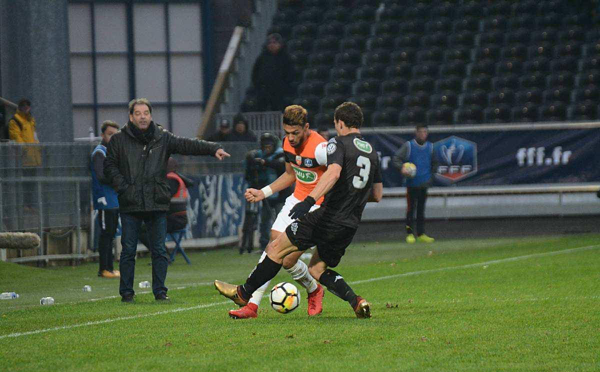 里昂球员集体发挥表现取得胜利 里昂球员集体发挥表现取得胜利