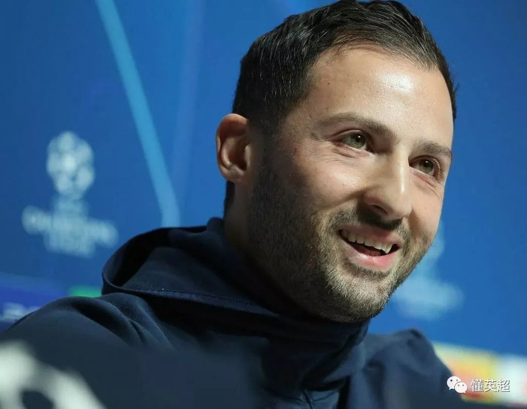 沙尔克后防线调整,备战接下来的关键战役 沙尔克后防线调整,备战接下来的关键战役