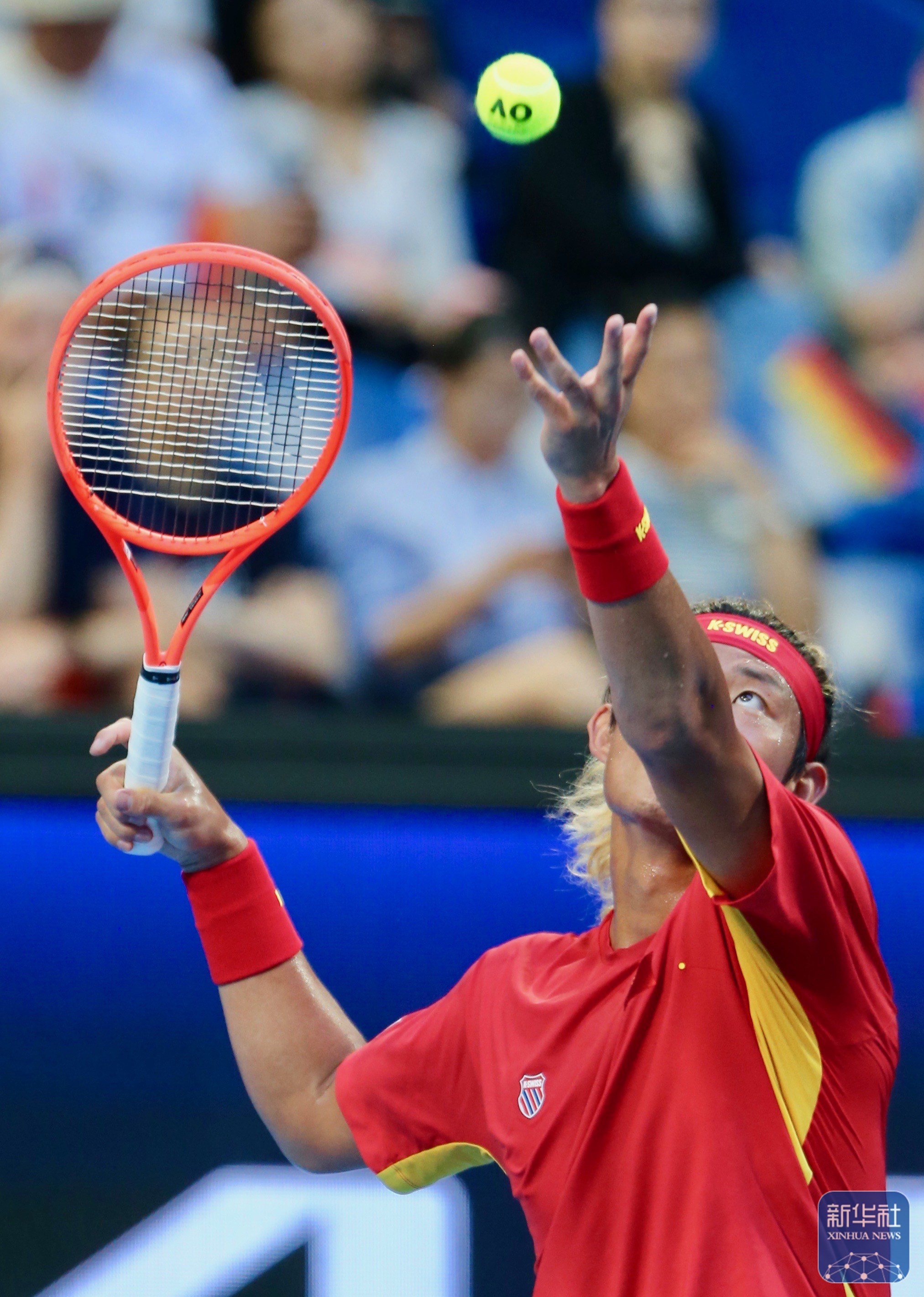 美网险胜温网，兹维列夫带队取胜