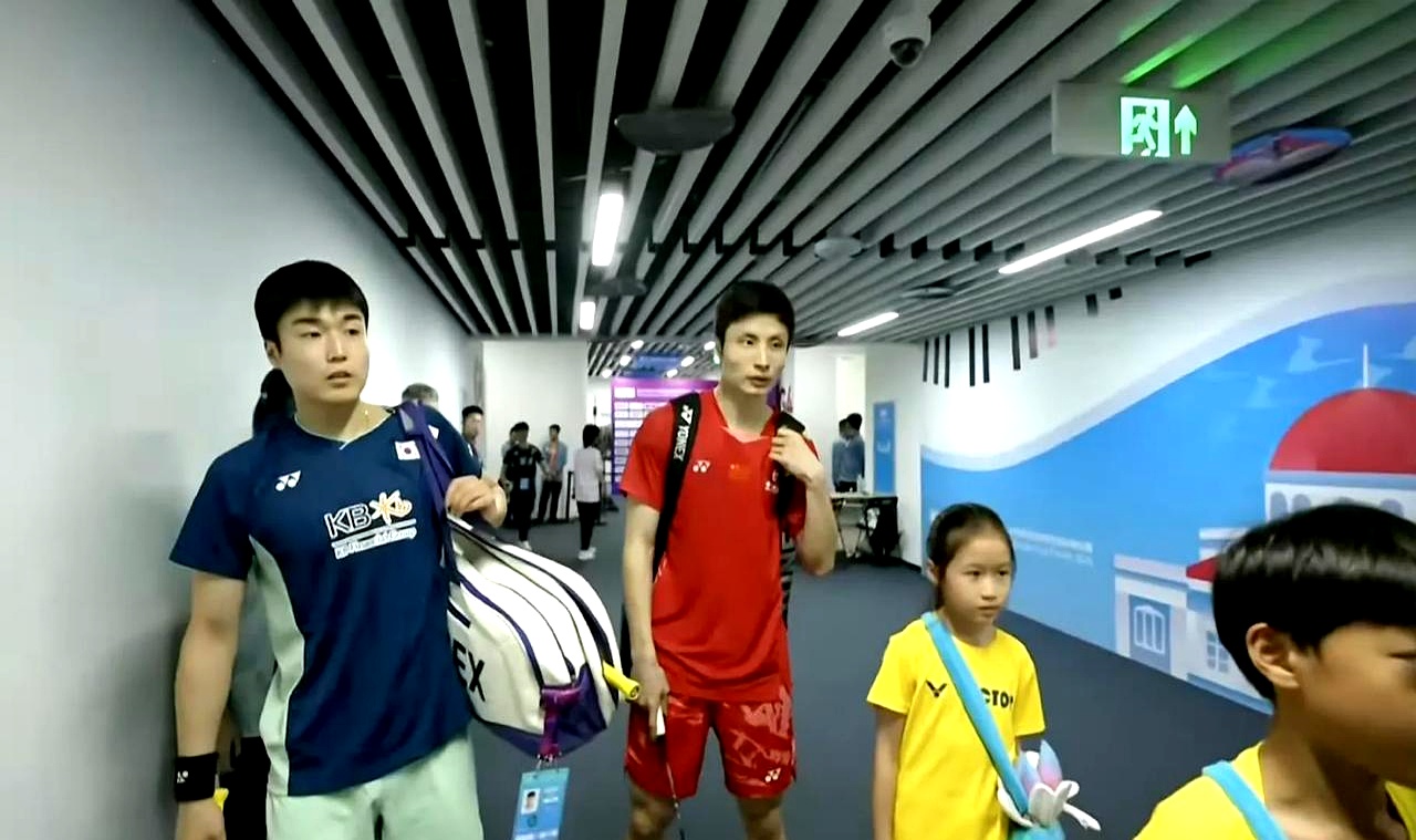 中国队逆转韩国队,石宇奇扛起全队 中国队逆转韩国队,石宇奇扛起全队