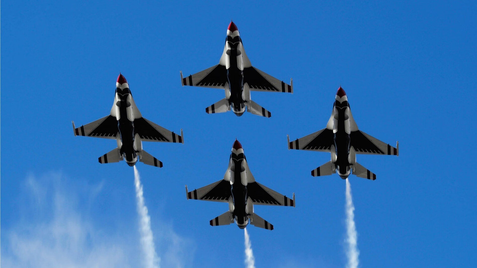 绿洲雄狮的沉稳棋局与流星耀世，足球世界双线叙事下的永恒魅力