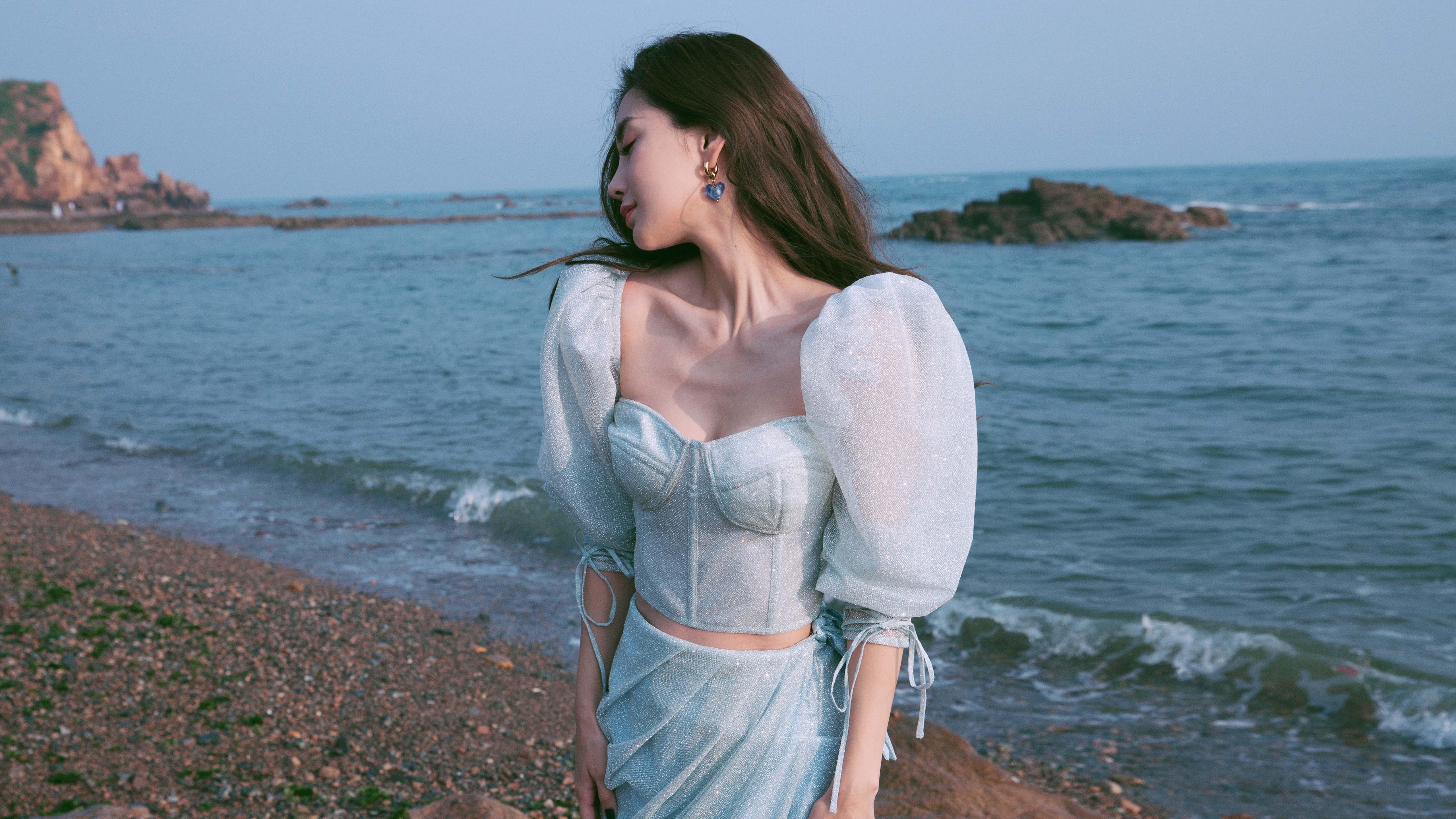 童话续写，丹麦硬汉弗拉霍维奇弑旧主，斩落大黄蜂