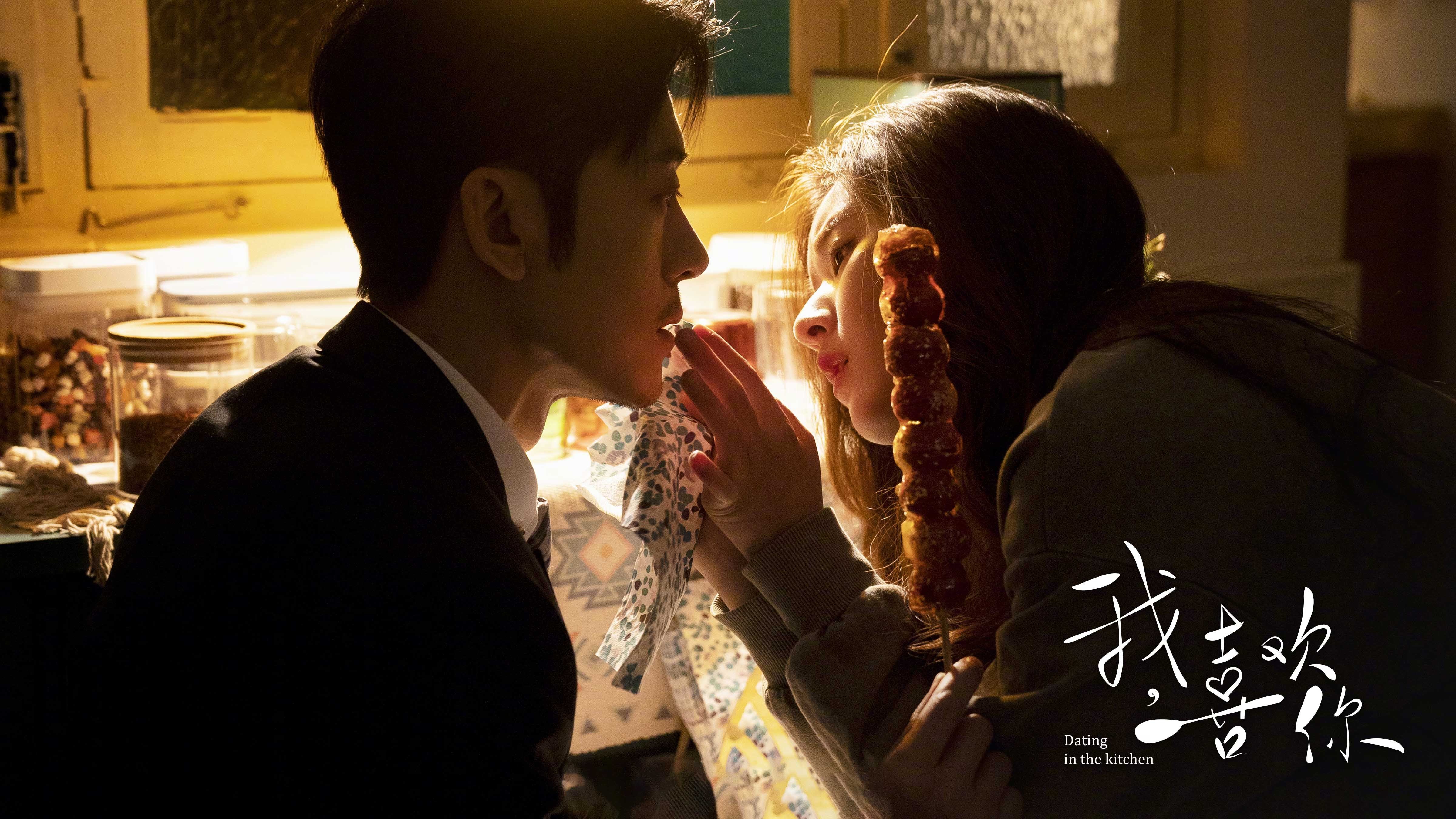 极速与对抗的交汇点，当F1轮胎的尖啸遇上篮球鞋的摩擦声